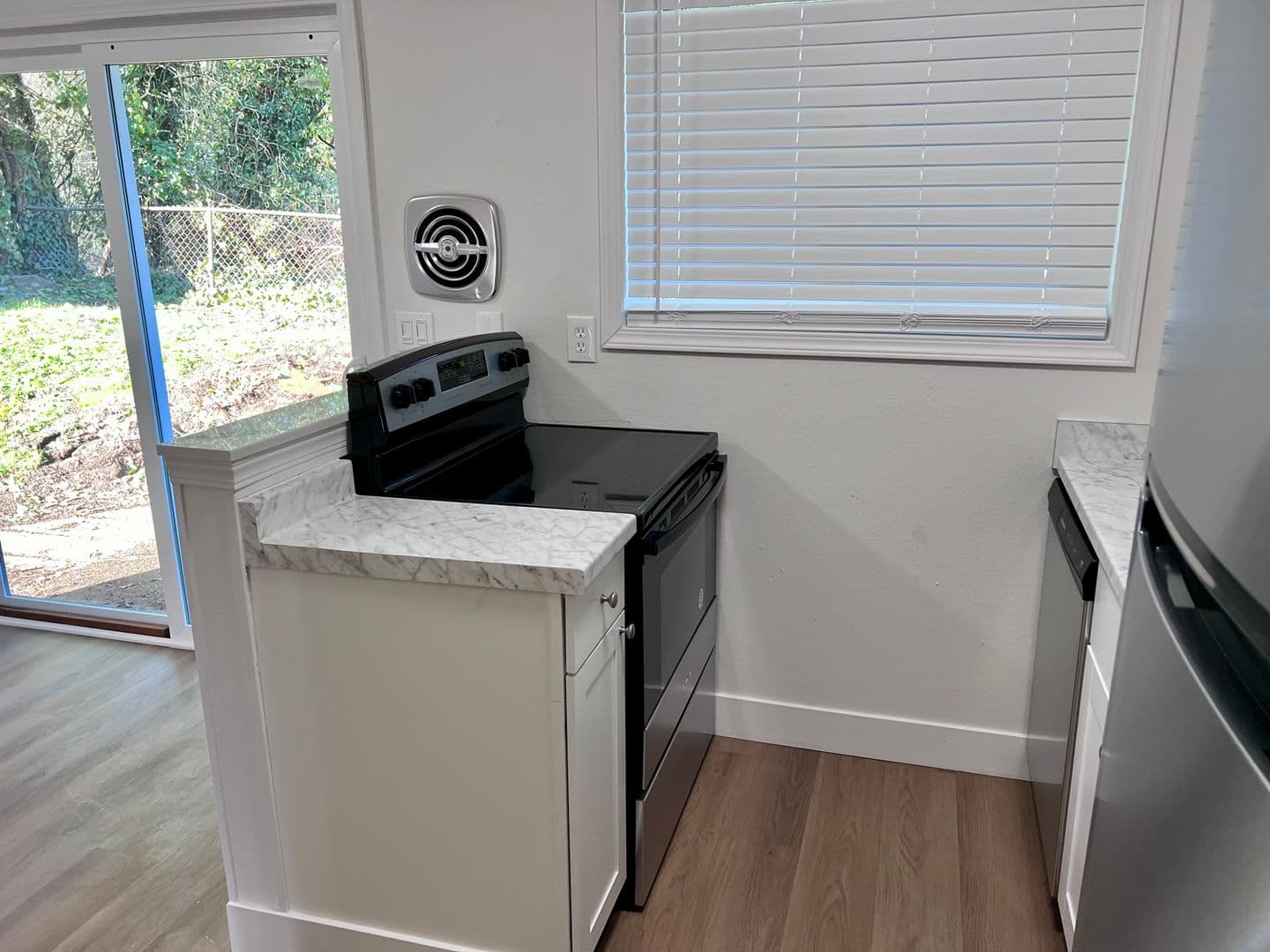 Portland Apartment: 7956 SW 46th Ave