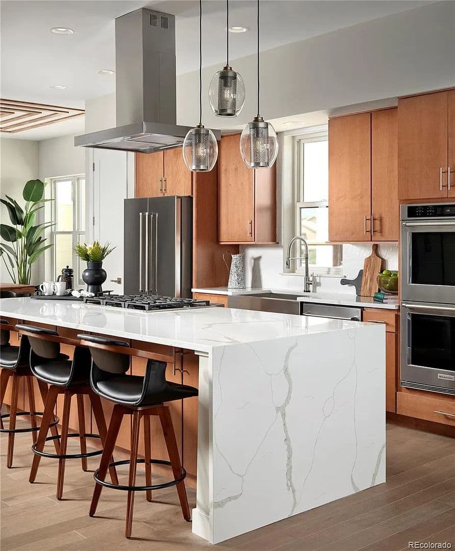 Superior House: 2311 Lakeshore Lane