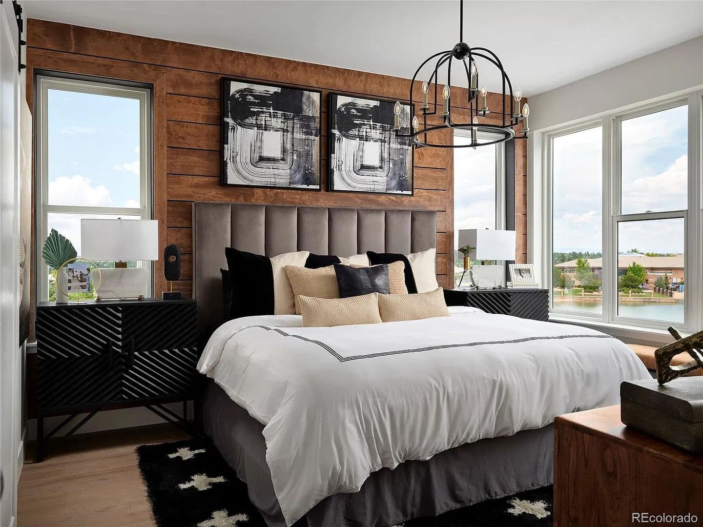 Superior House: 2311 Lakeshore Lane