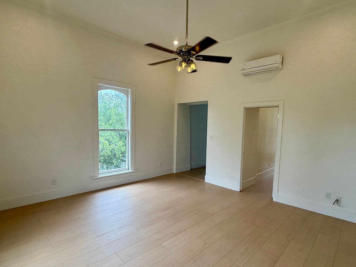 San Jose Apartment: 593 S 6th St - #3