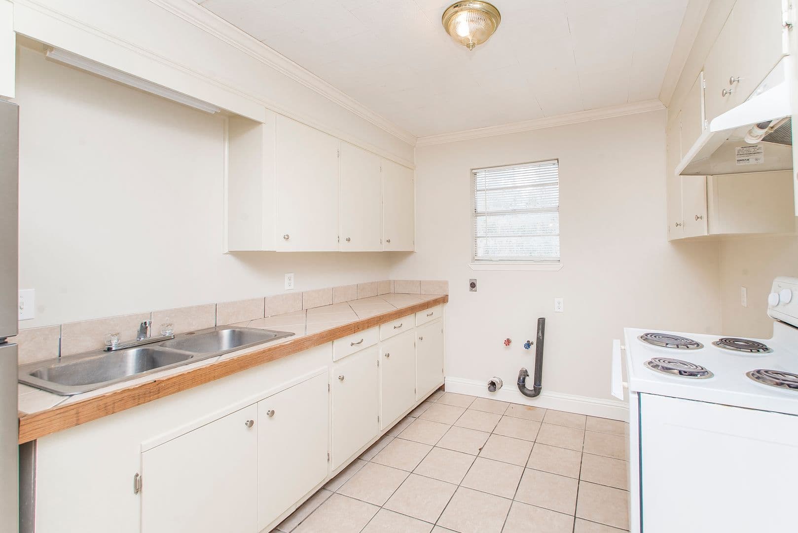 Hammond Apartment: 27859 Frindik Lane