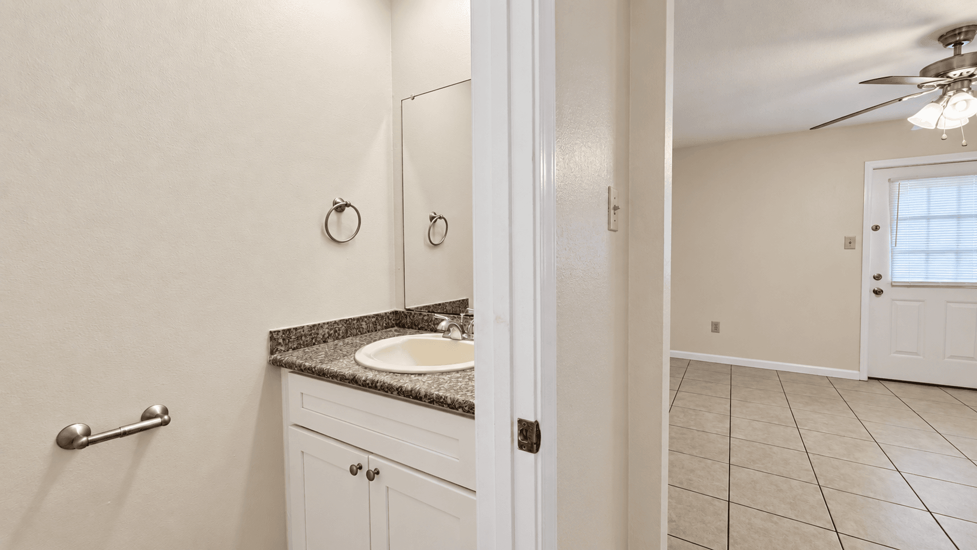 Baton Rouge House: 14743 Central Woods Avenue