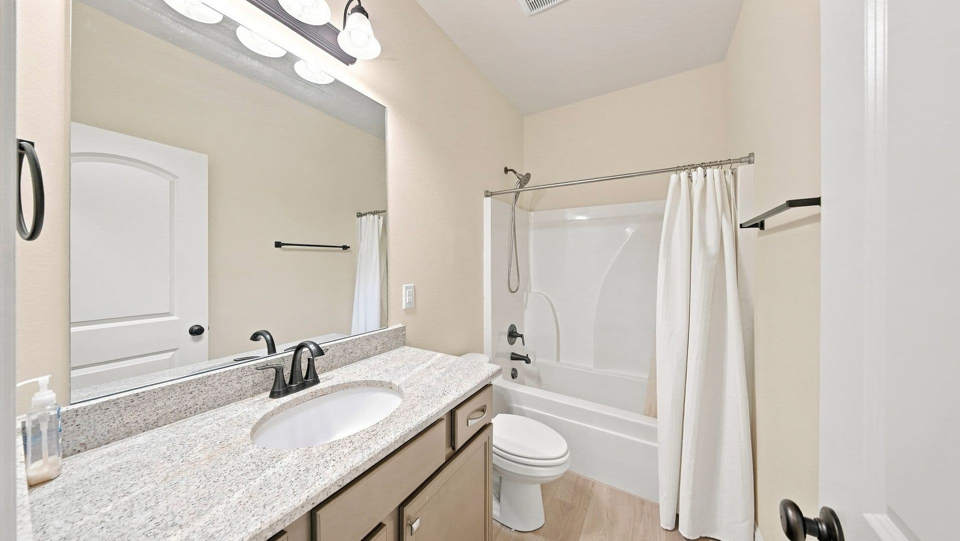 Baton Rouge House: 7211 Kenilworth Crossing Avenue