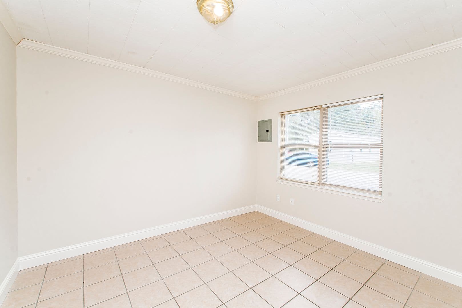 Hammond Apartment: 27859 Frindik Lane