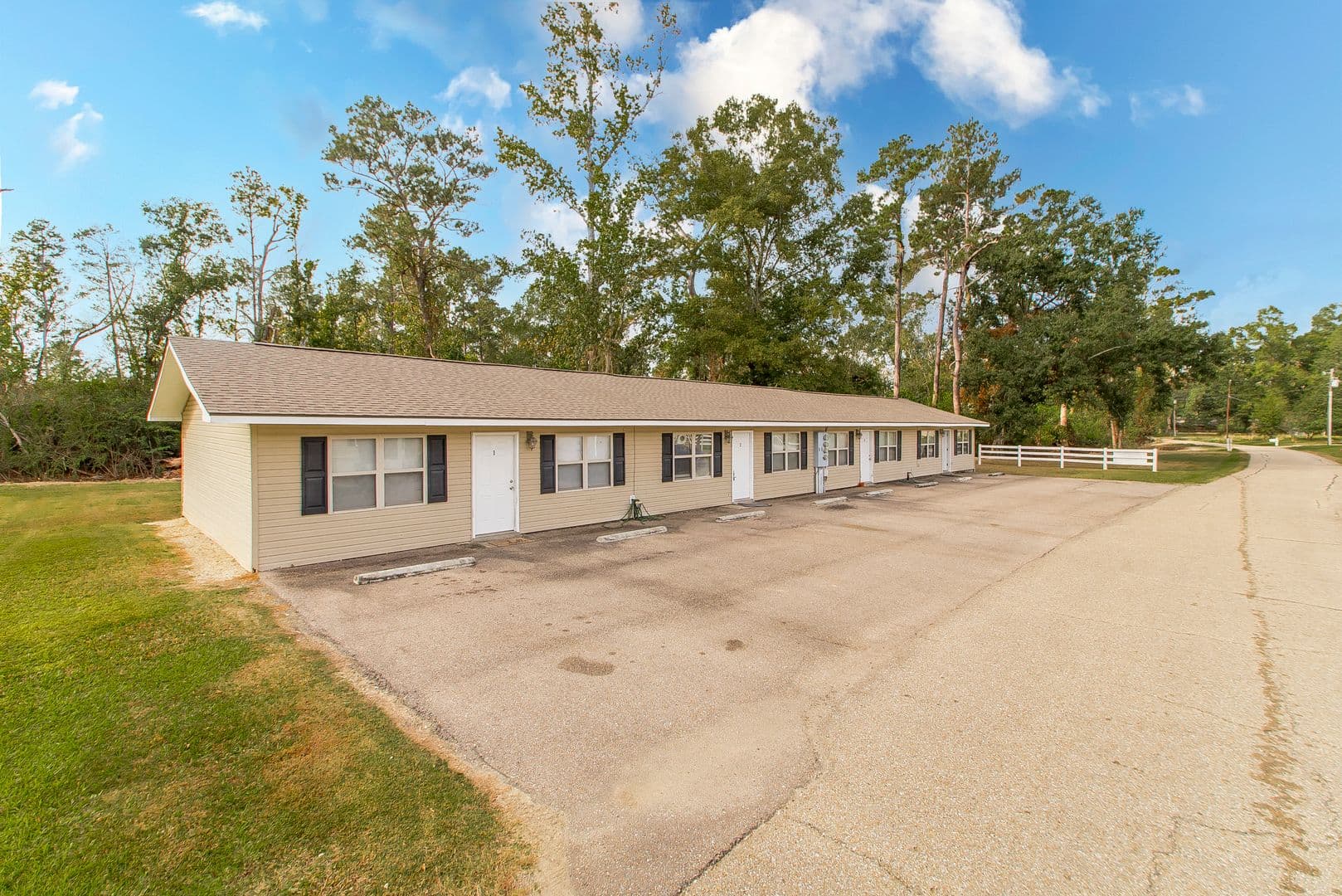 Hammond Apartment: 27859 Frindik Lane