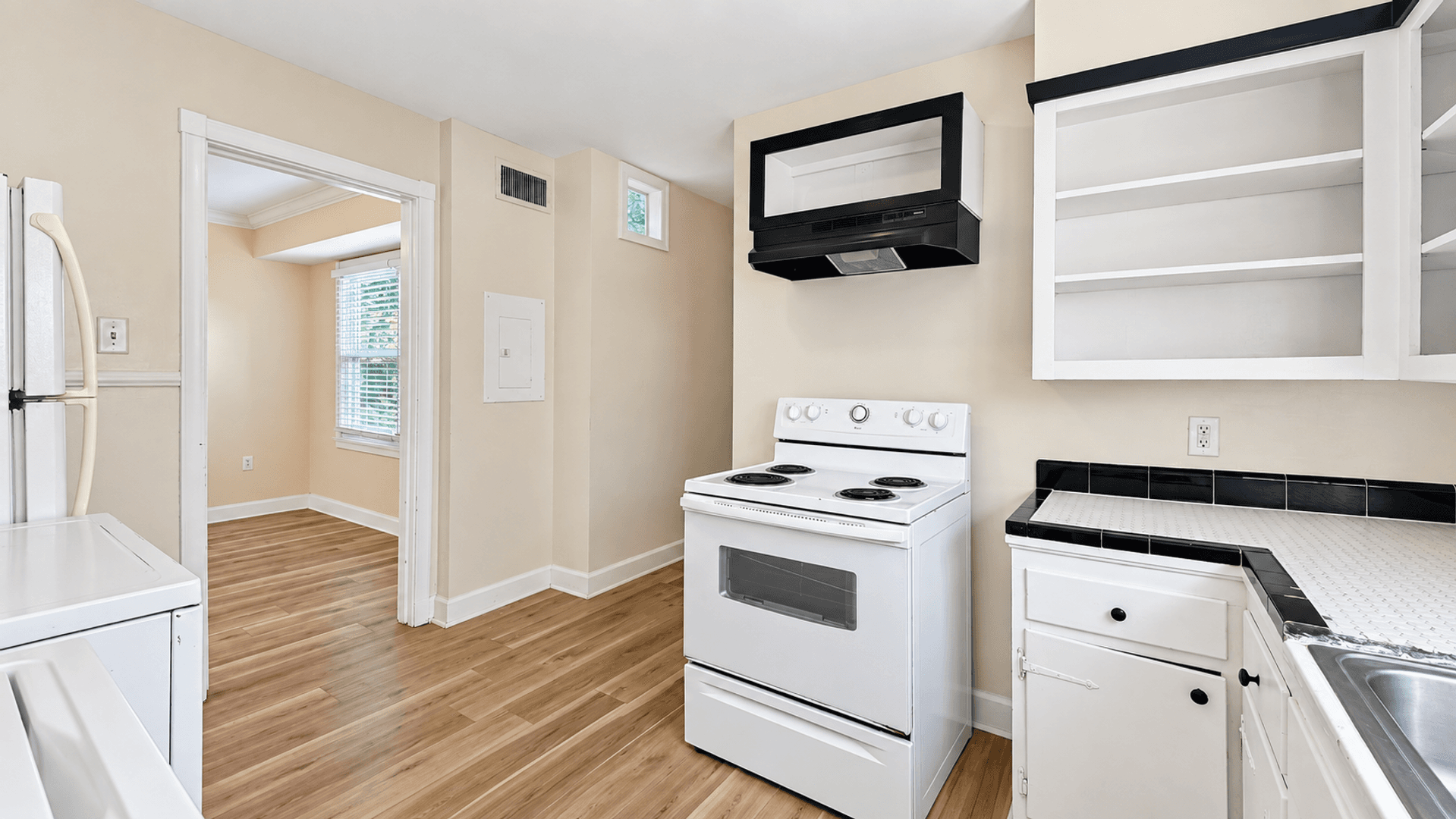 Baton Rouge Apartment: 975-977 Rittiner Drive