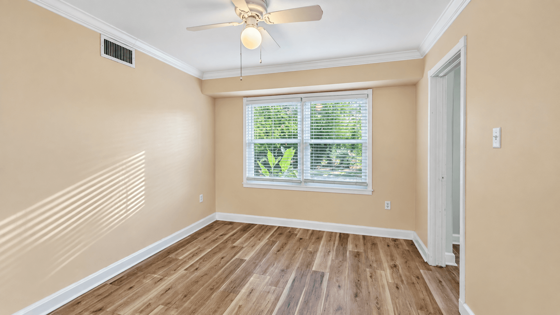 Baton Rouge Apartment: 975-977 Rittiner Drive
