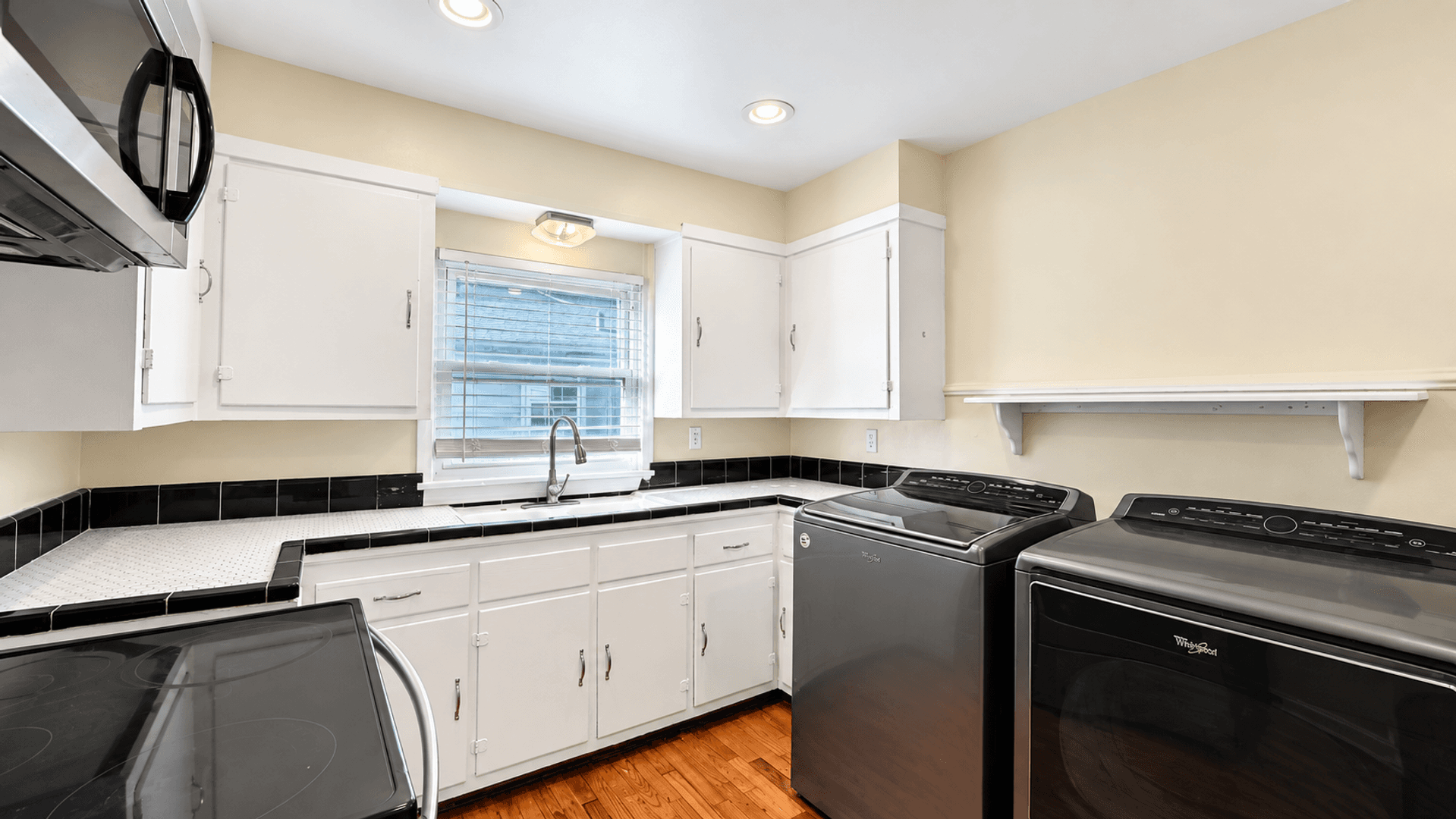 Baton Rouge Apartment: 975-977 Rittiner Drive