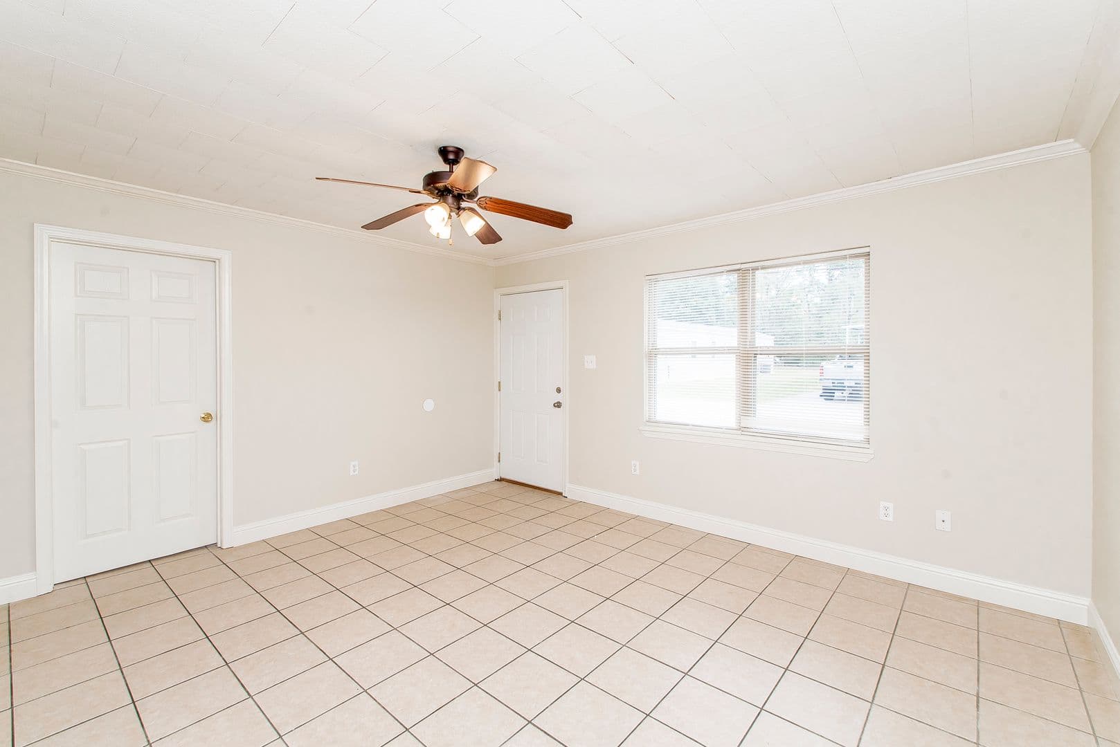 Hammond Apartment: 27859 Frindik Lane