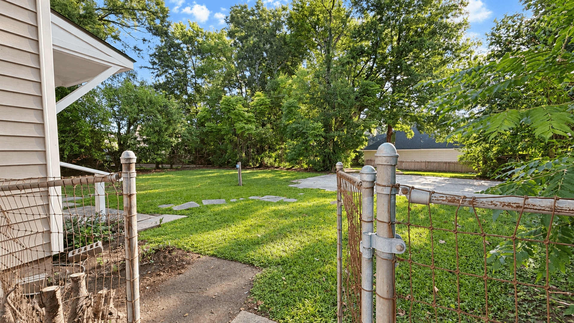 Baton Rouge Apartment: 975-977 Rittiner Drive