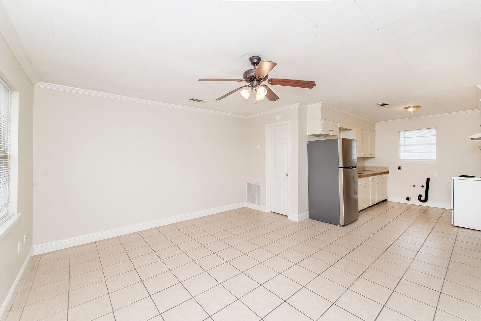 Hammond Apartment: 27859 Frindik Lane