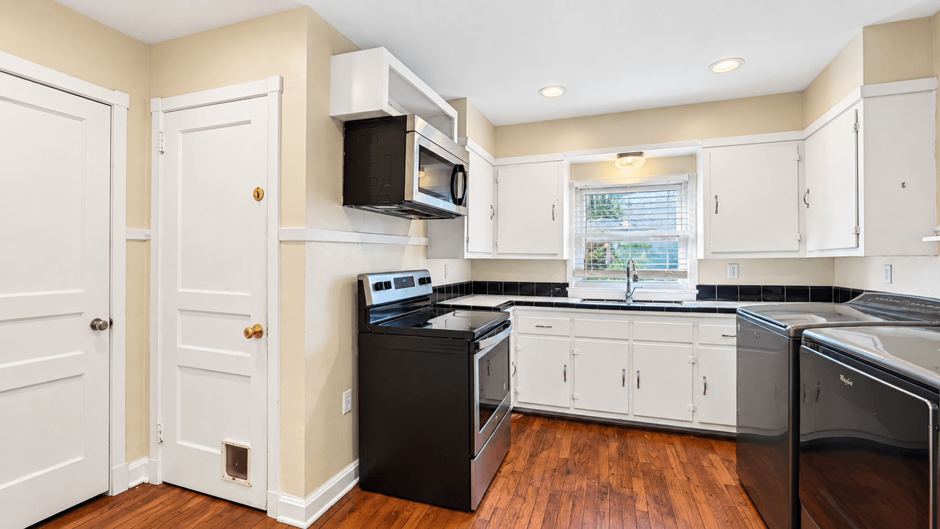 Baton Rouge Apartment: 975-977 Rittiner Drive