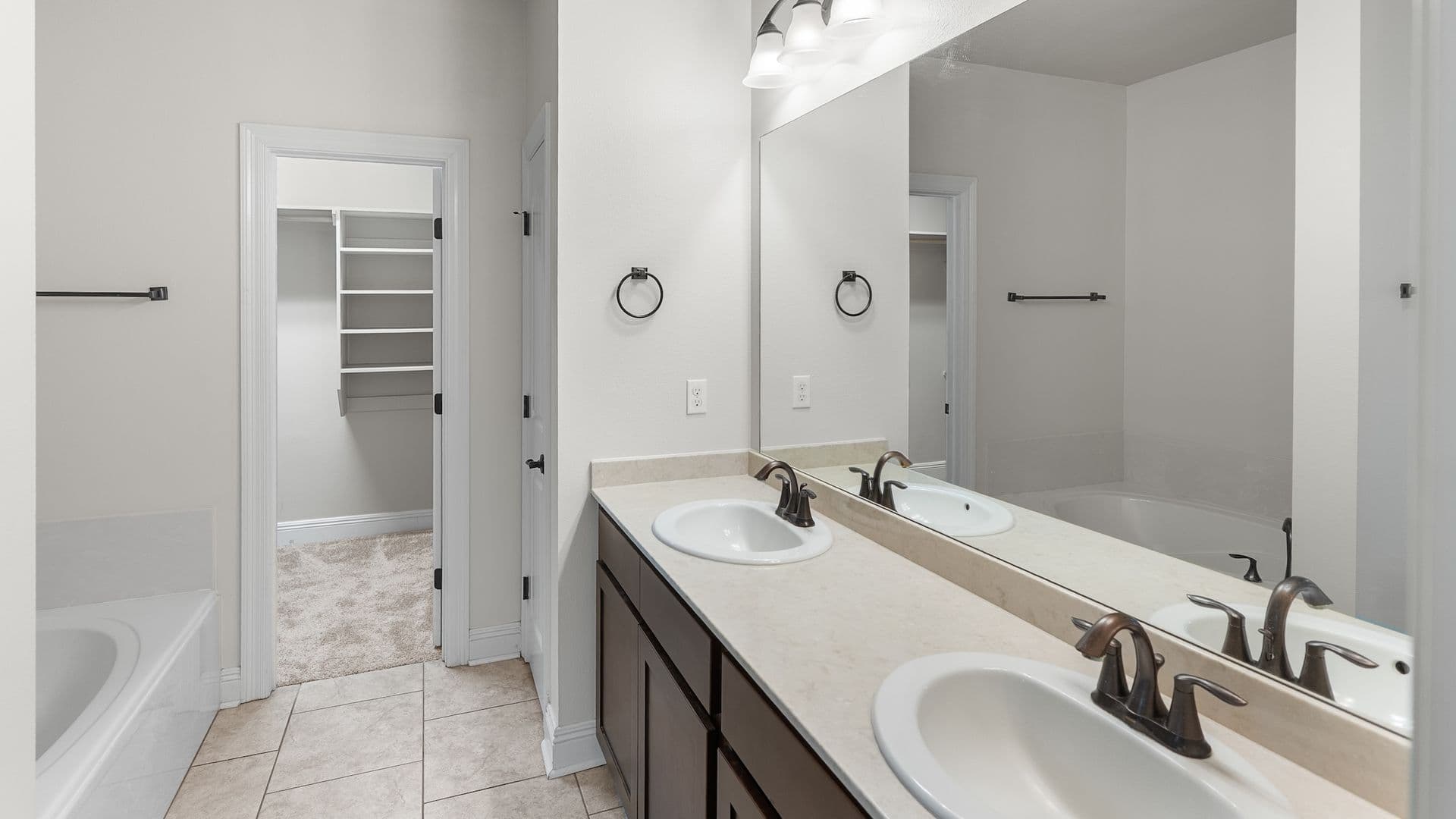 Prairieville House: 17634 Hoods Ridge Drive