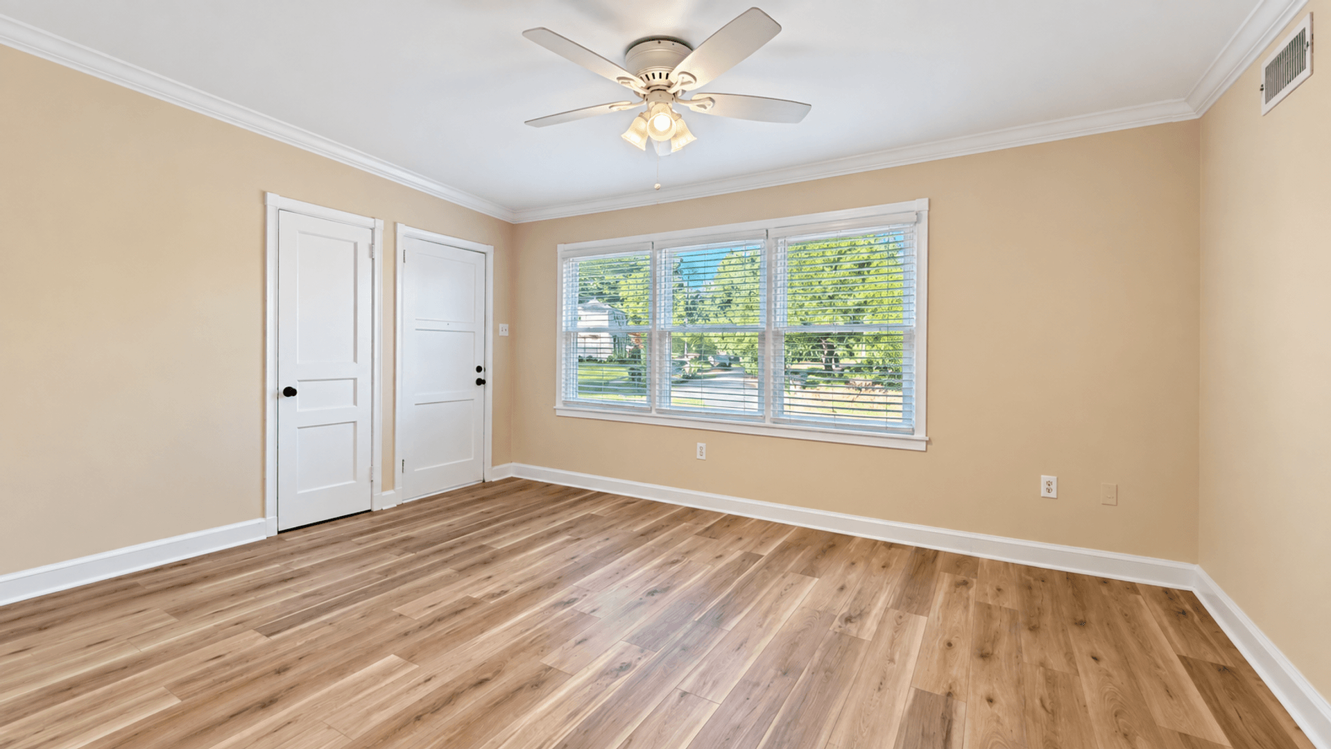 Baton Rouge Apartment: 975-977 Rittiner Drive