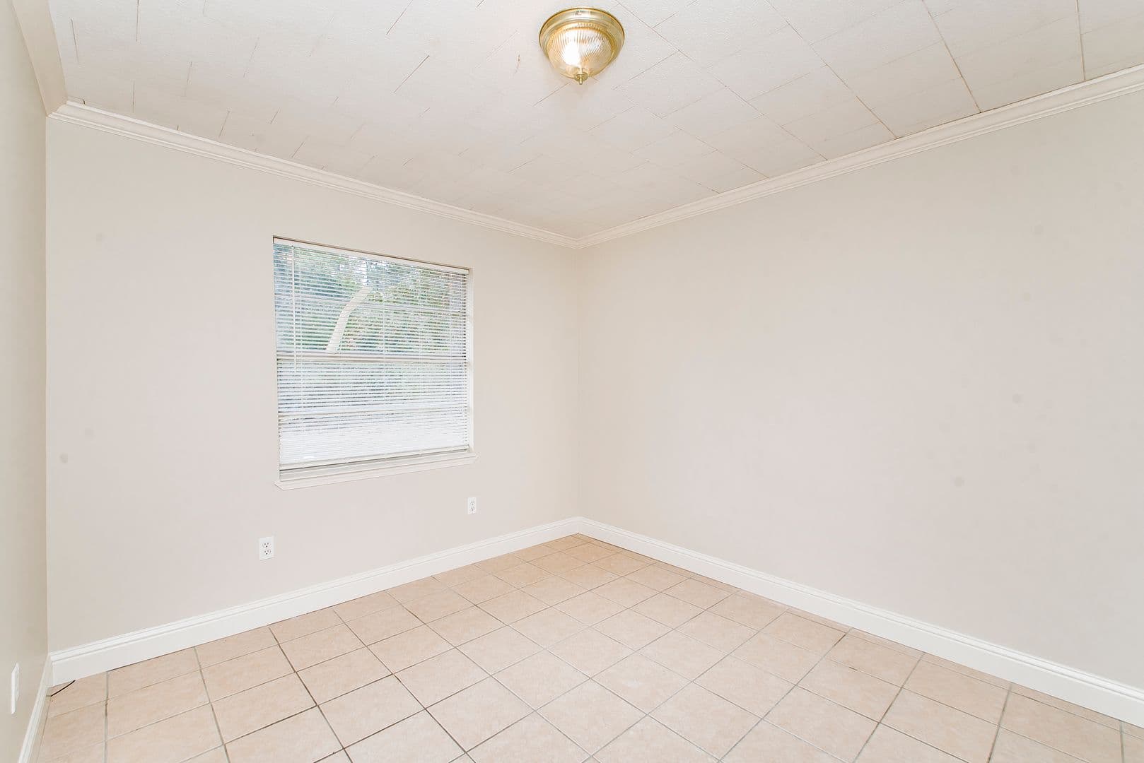 Hammond Apartment: 27859 Frindik Lane