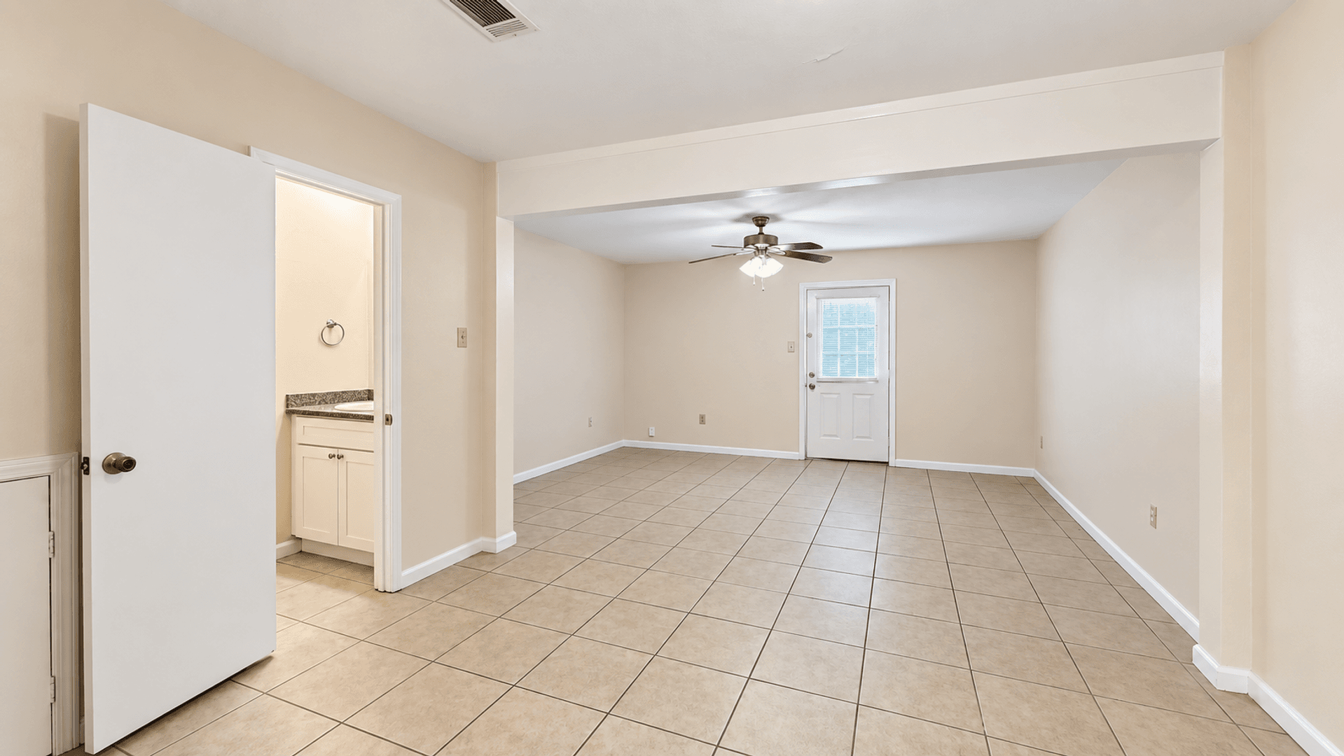 Baton Rouge House: 14743 Central Woods Avenue