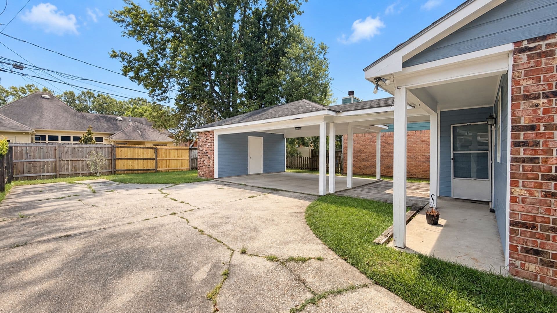 Baton Rouge House: 16324 Crepe Myrtle Dr