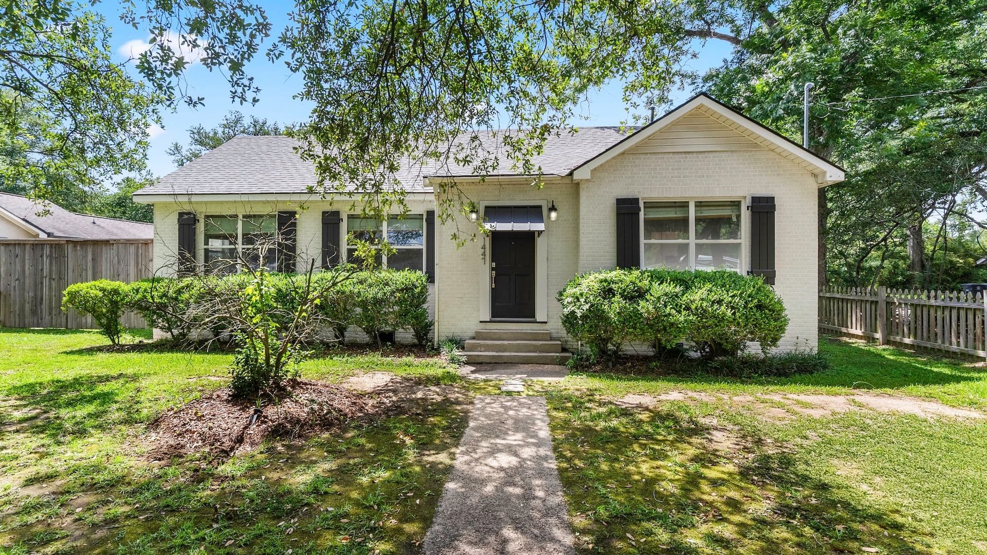 Baton Rouge House: 1447 Lee Dr.