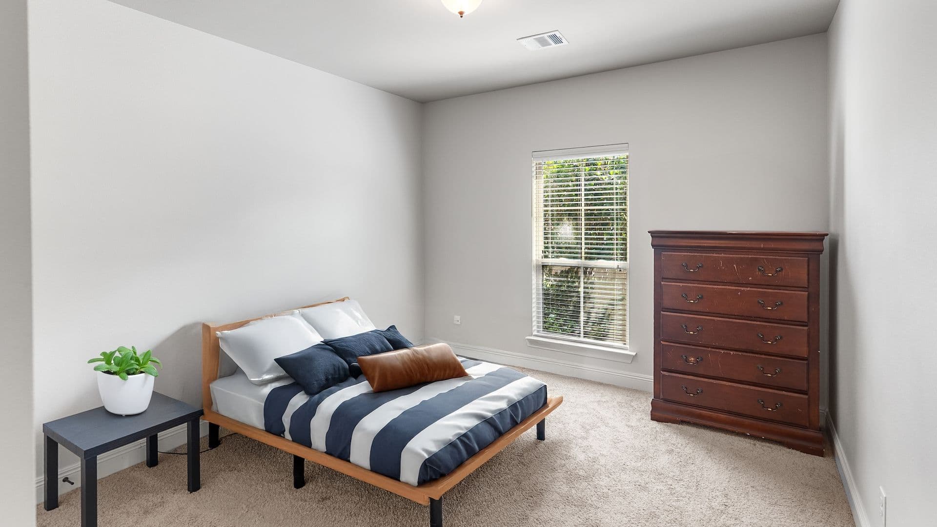 Prairieville House: 17634 Hoods Ridge Drive