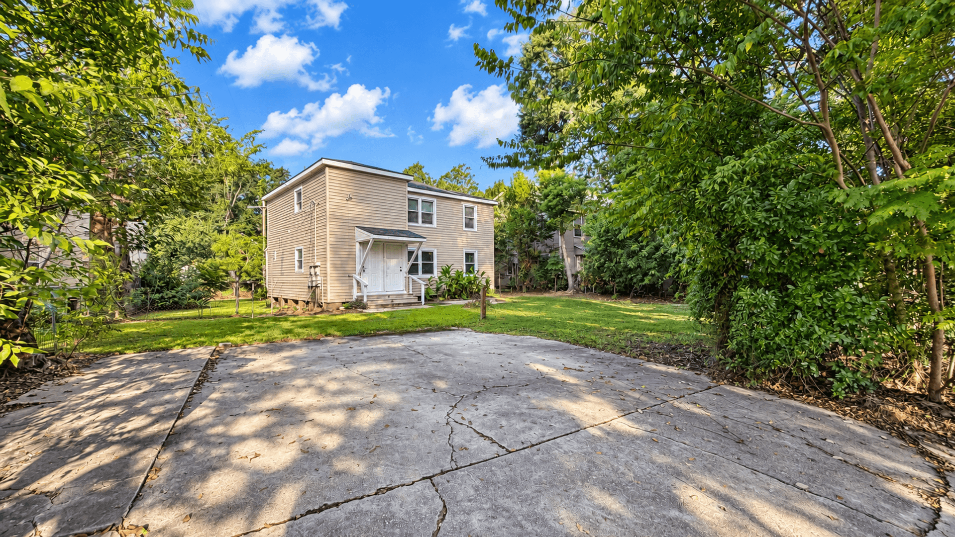Baton Rouge Apartment: 975-977 Rittiner Drive