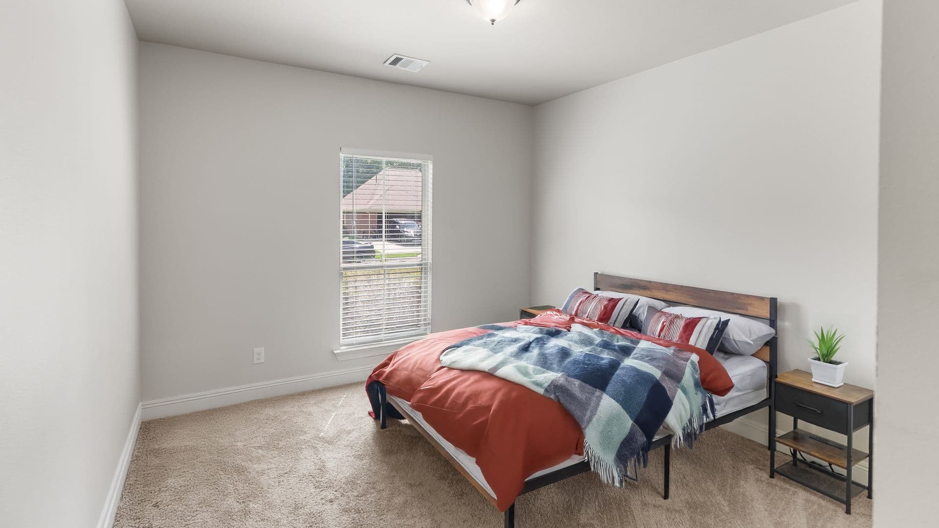 Prairieville House: 17634 Hoods Ridge Drive