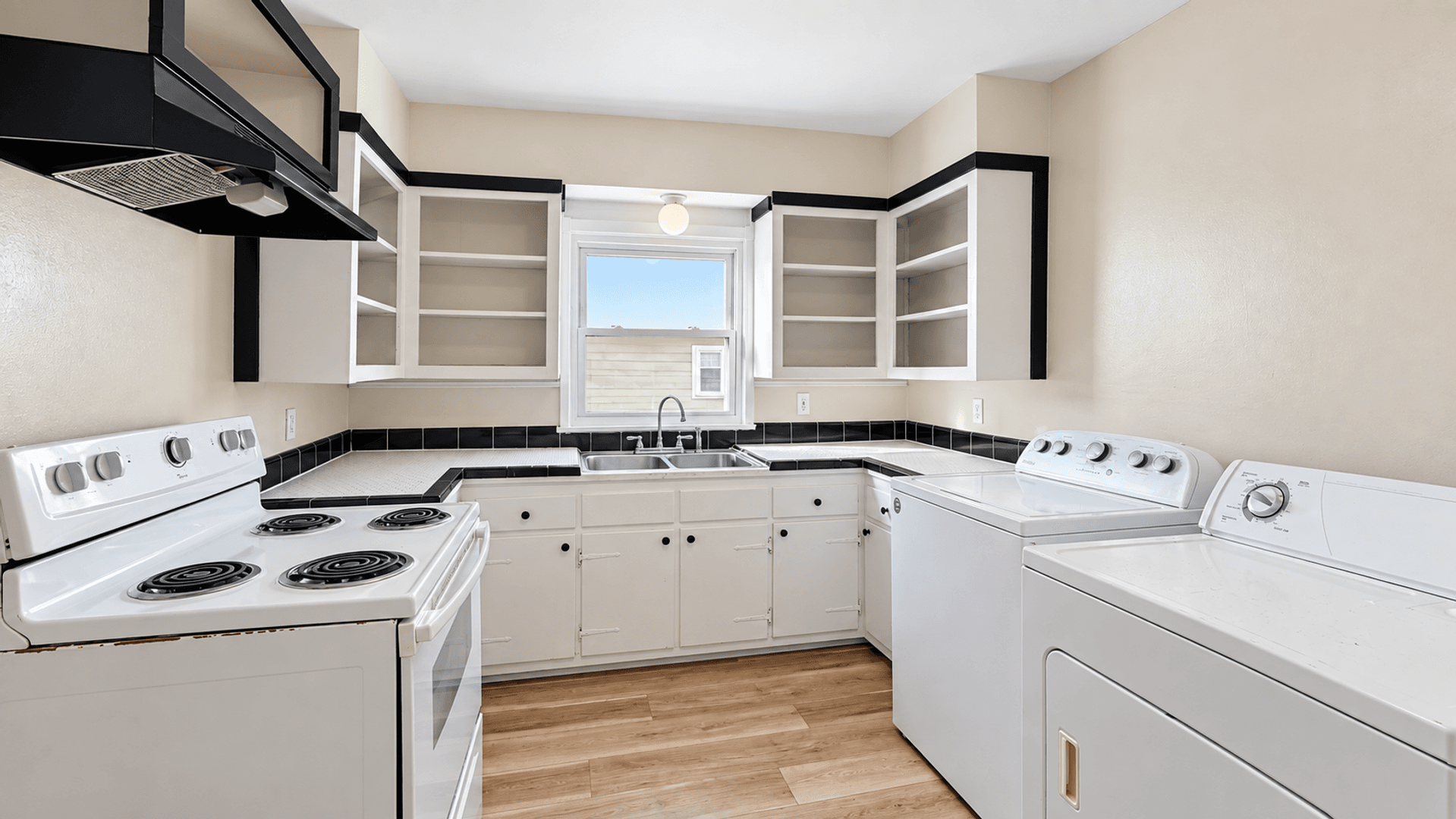 Baton Rouge Apartment: 975-977 Rittiner Drive