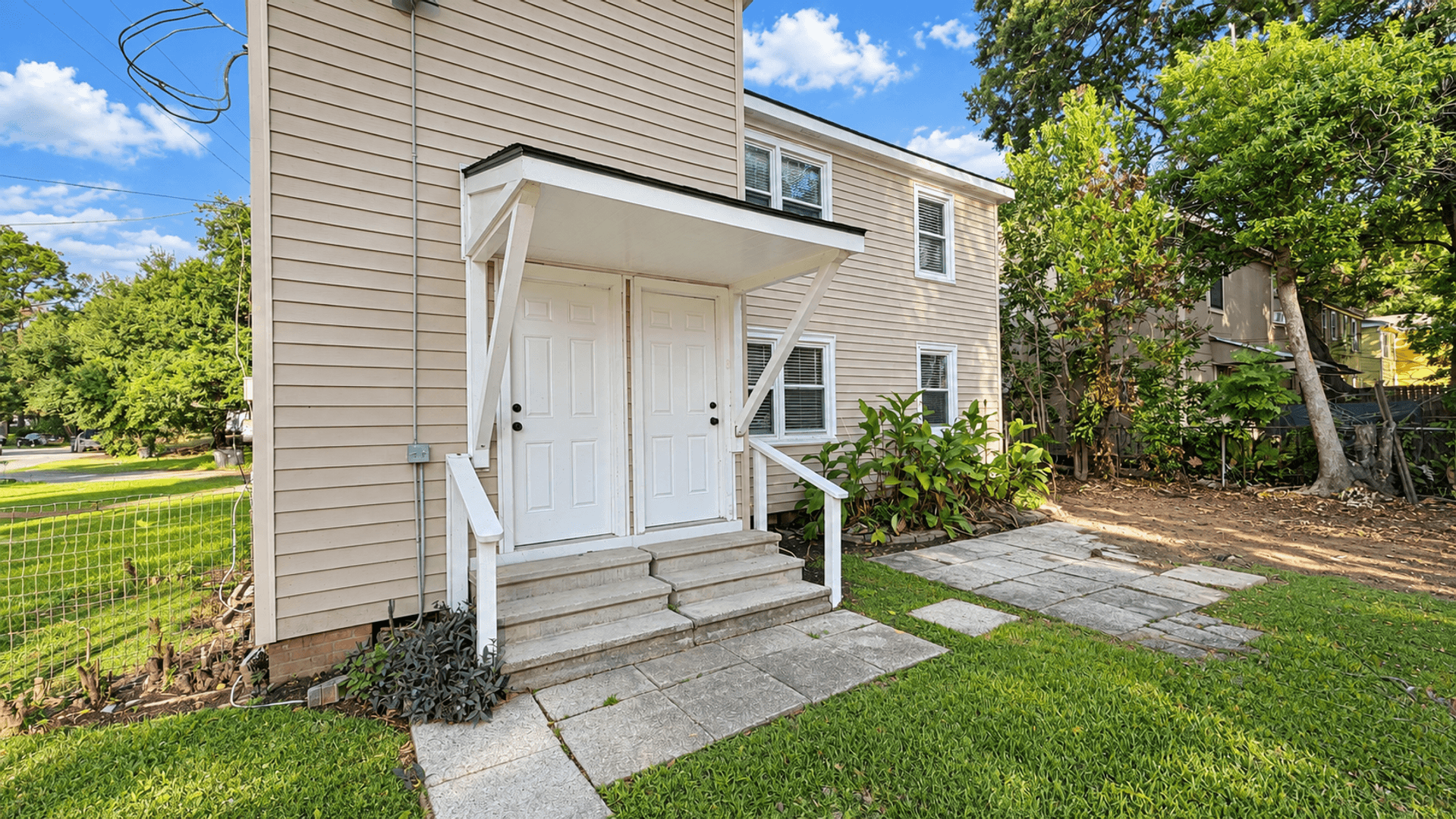 Baton Rouge Apartment: 975-977 Rittiner Drive