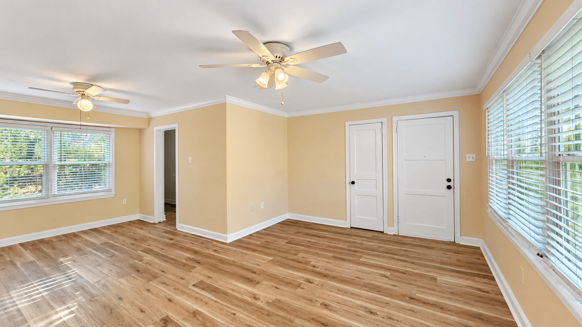 Baton Rouge Apartment: 975-977 Rittiner Drive