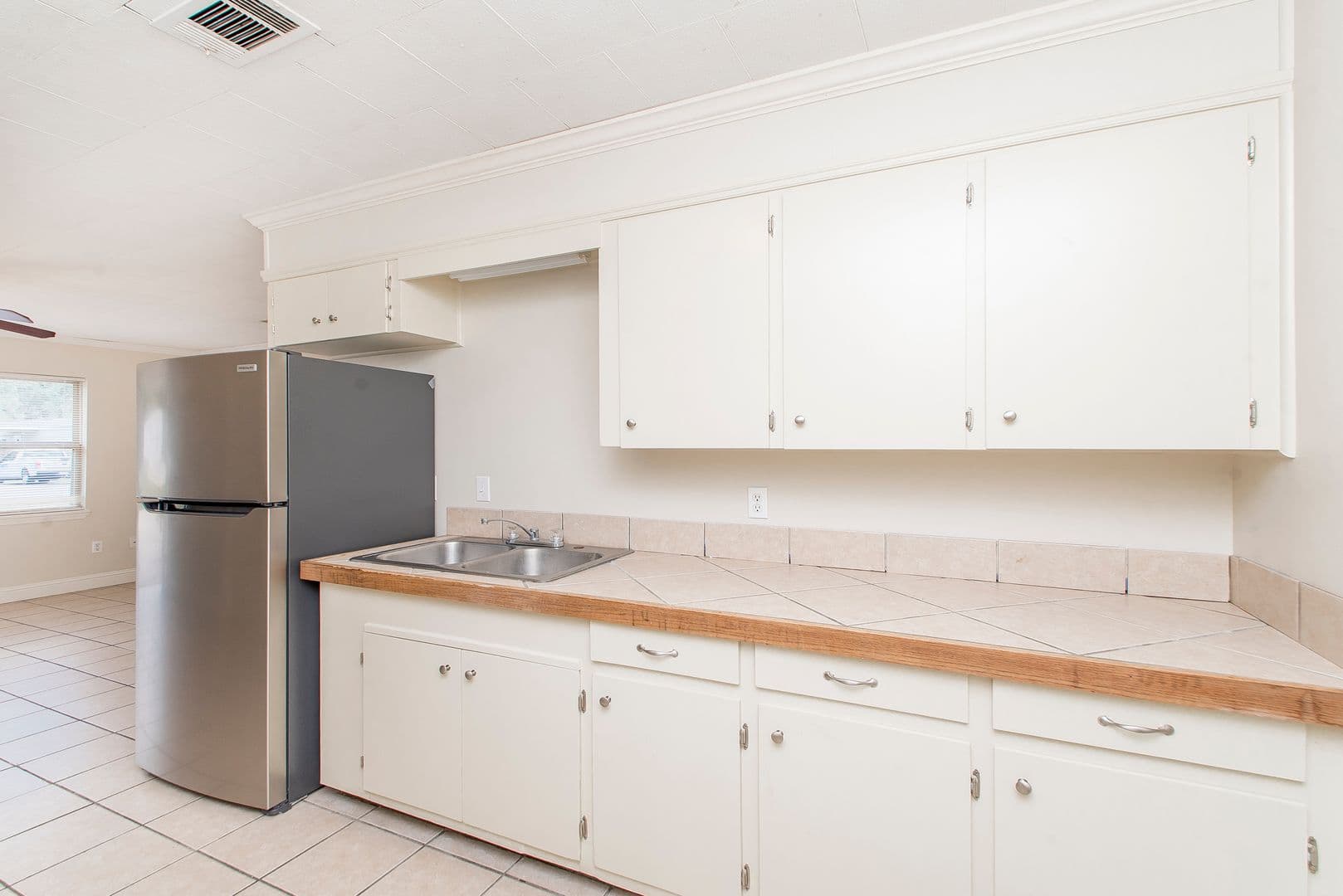 Hammond Apartment: 27859 Frindik Lane