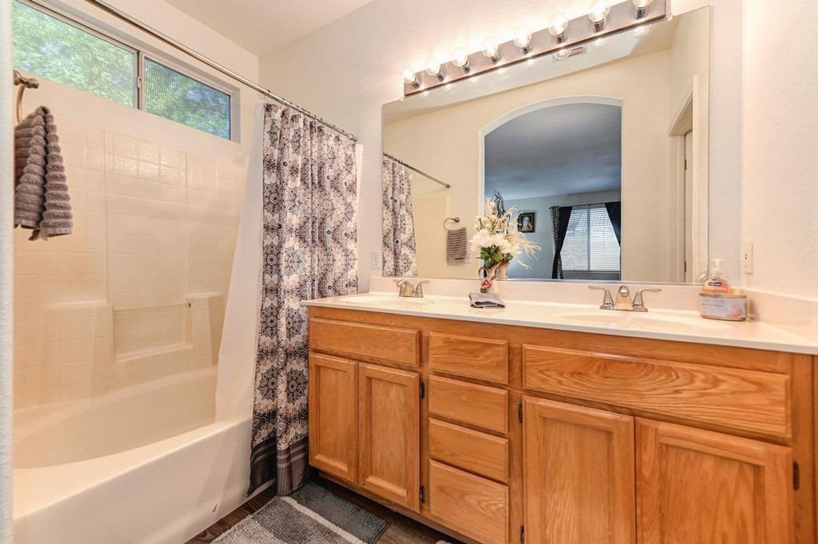 Sacramento House: 3737 Far Niente Way