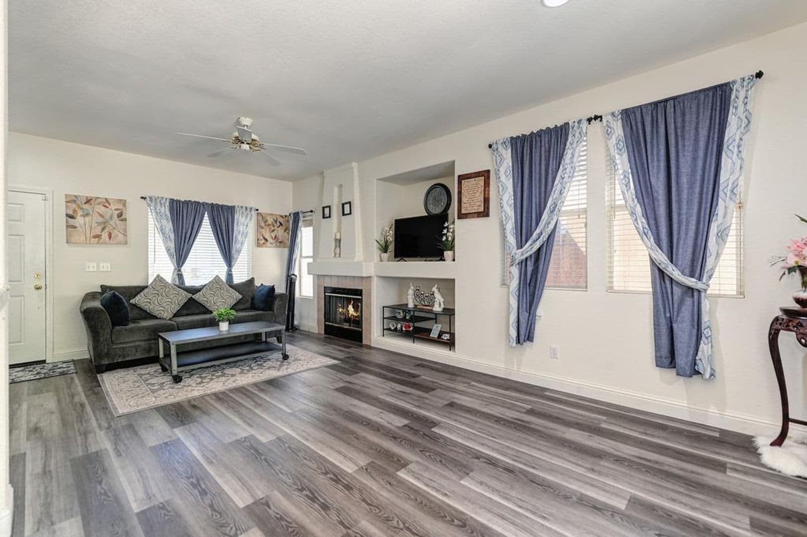 Sacramento House: 3737 Far Niente Way