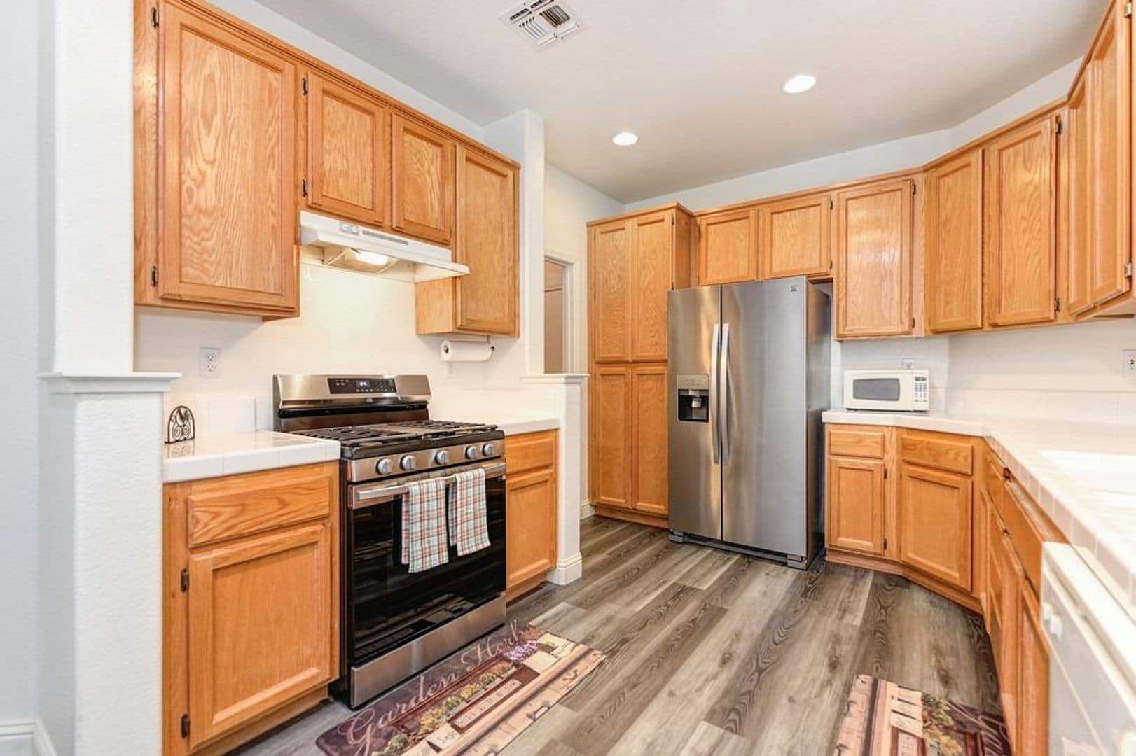 Sacramento House: 3737 Far Niente Way