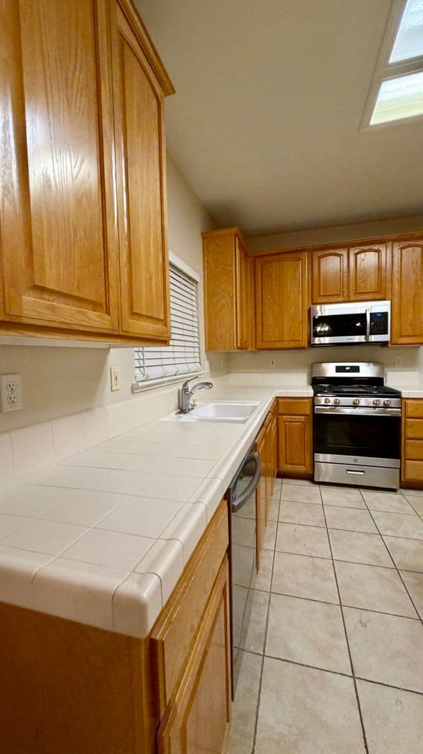 Sacramento House: 2958 Maybrook Drive