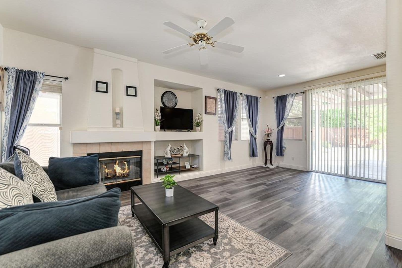 Sacramento House: 3737 Far Niente Way