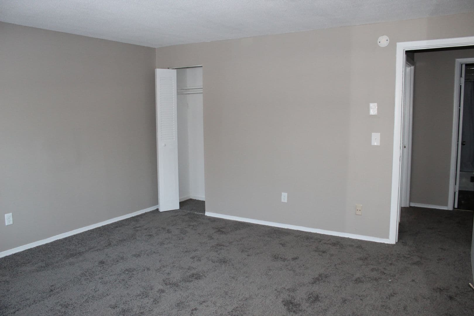 Storrs Apartment: 20 Carriage House Drive