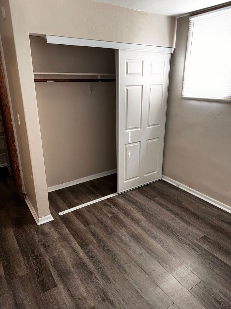St Paul Apartment: 1871 7th St E