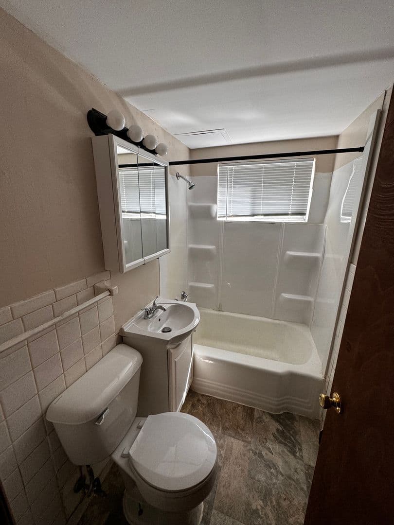 St Paul Apartment: 1871 7th St E