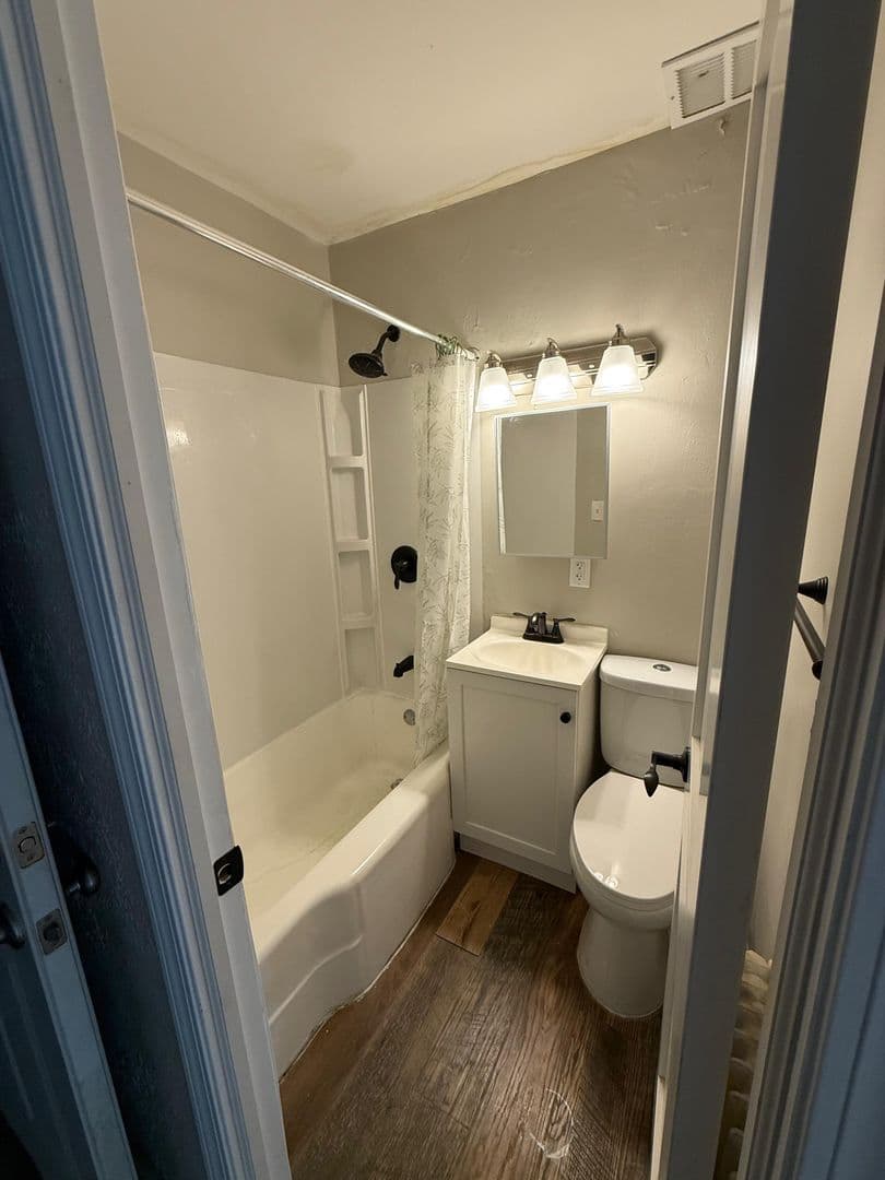 St Paul Apartment: 251 Maria Ave