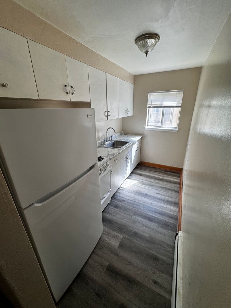St Paul Apartment: 1863 7th St E