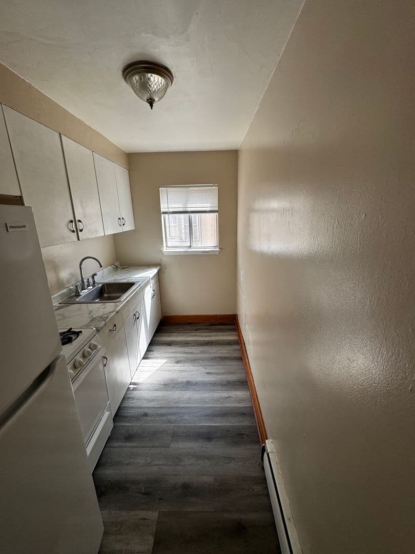 St Paul Apartment: 1871 7th St E