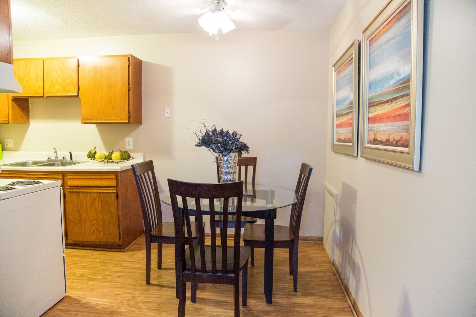 St Paul Apartment: 1571 N Woodbridge St
