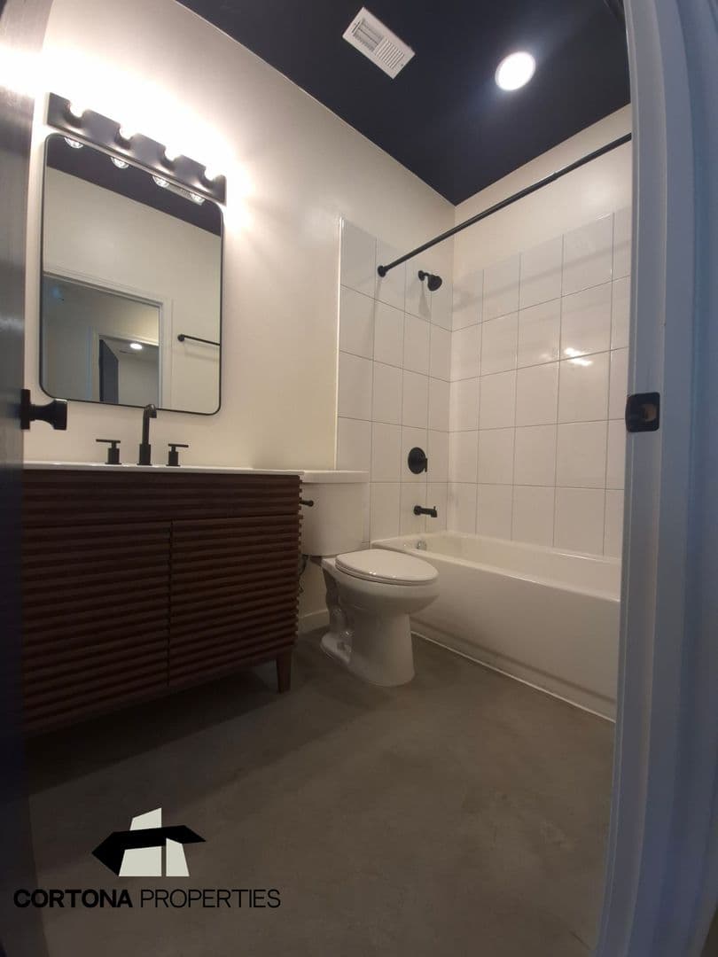 St. Louis Apartment: 2327 Texas Ave.