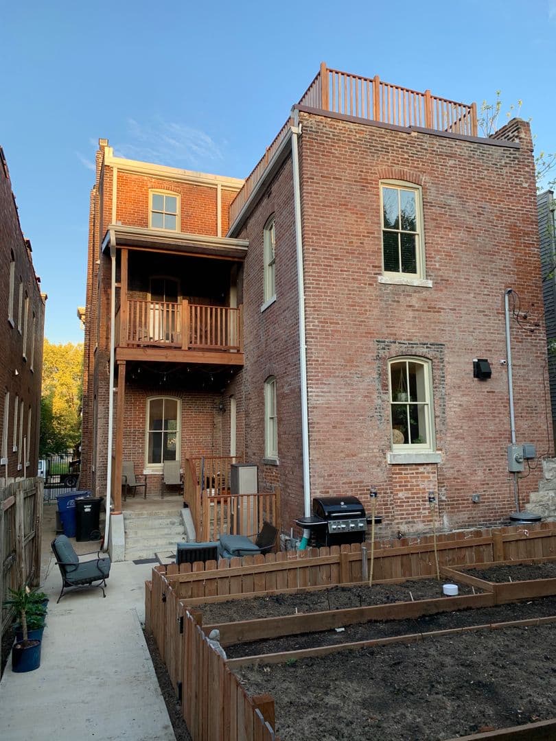 St. Louis House: 3325 Indiana Ave.