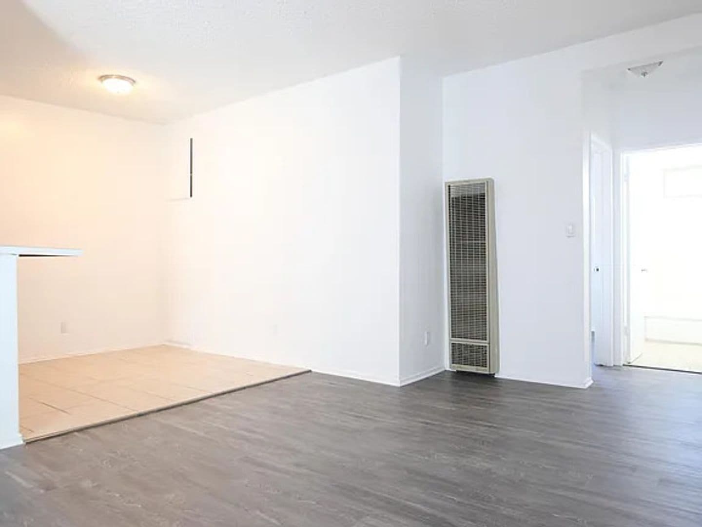 Los Angeles Apartment: 1226 N Commonwealth