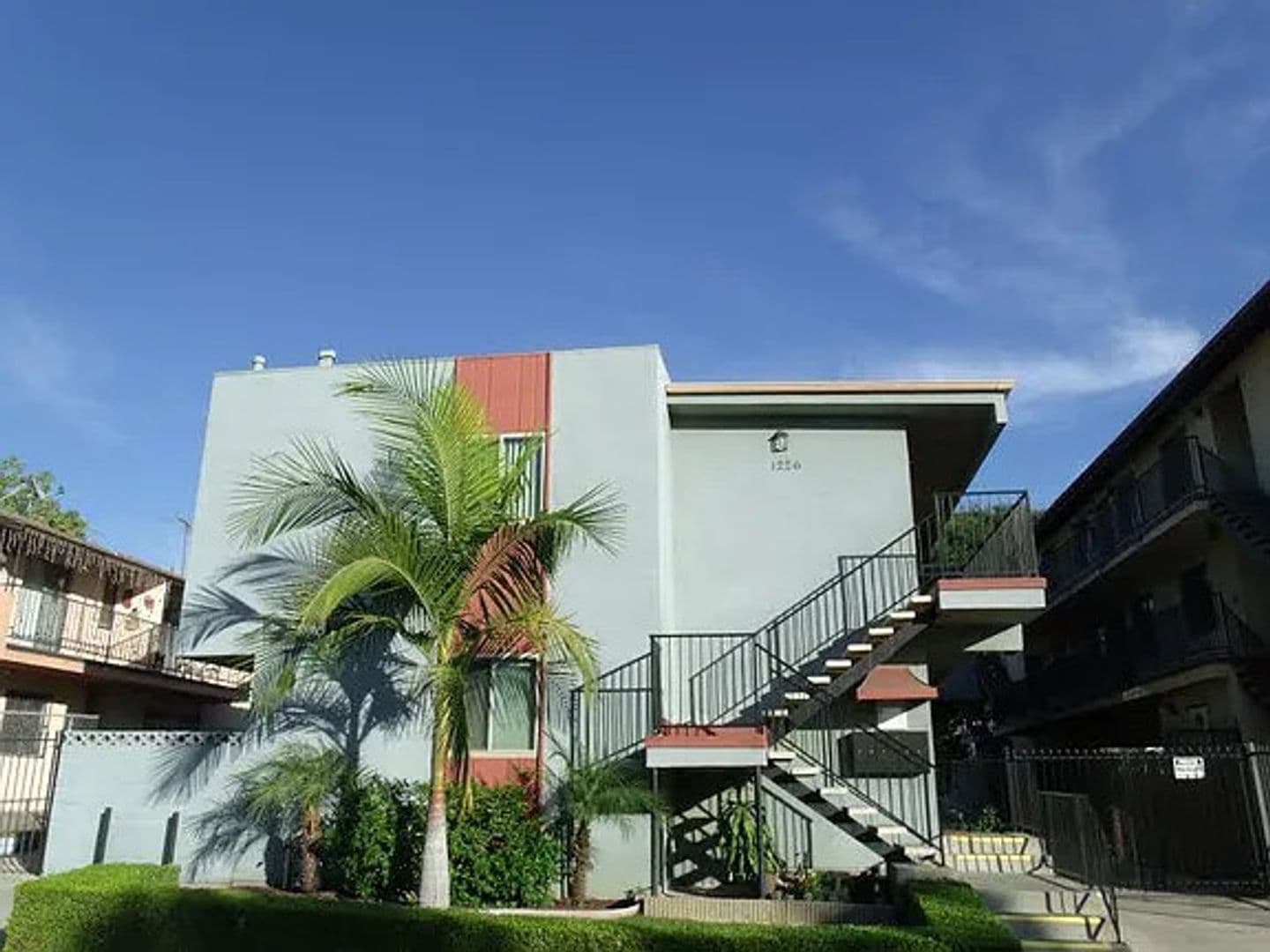 Los Angeles Apartment: 1226 N Commonwealth