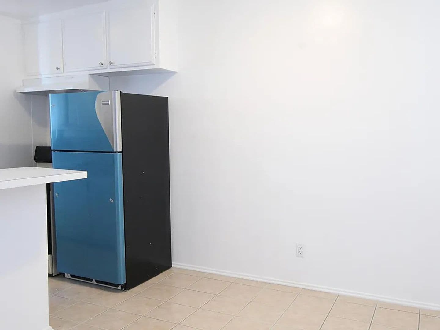 Los Angeles Apartment: 1226 N Commonwealth