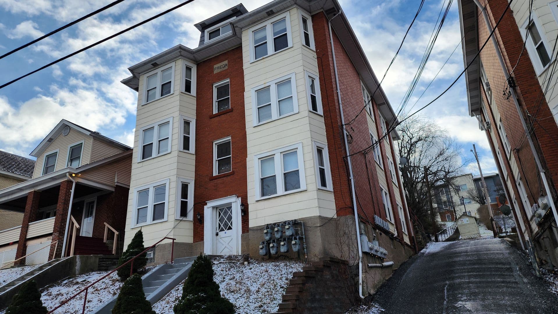 Pittsburgh Apartment: 2918 Clermont Avenue