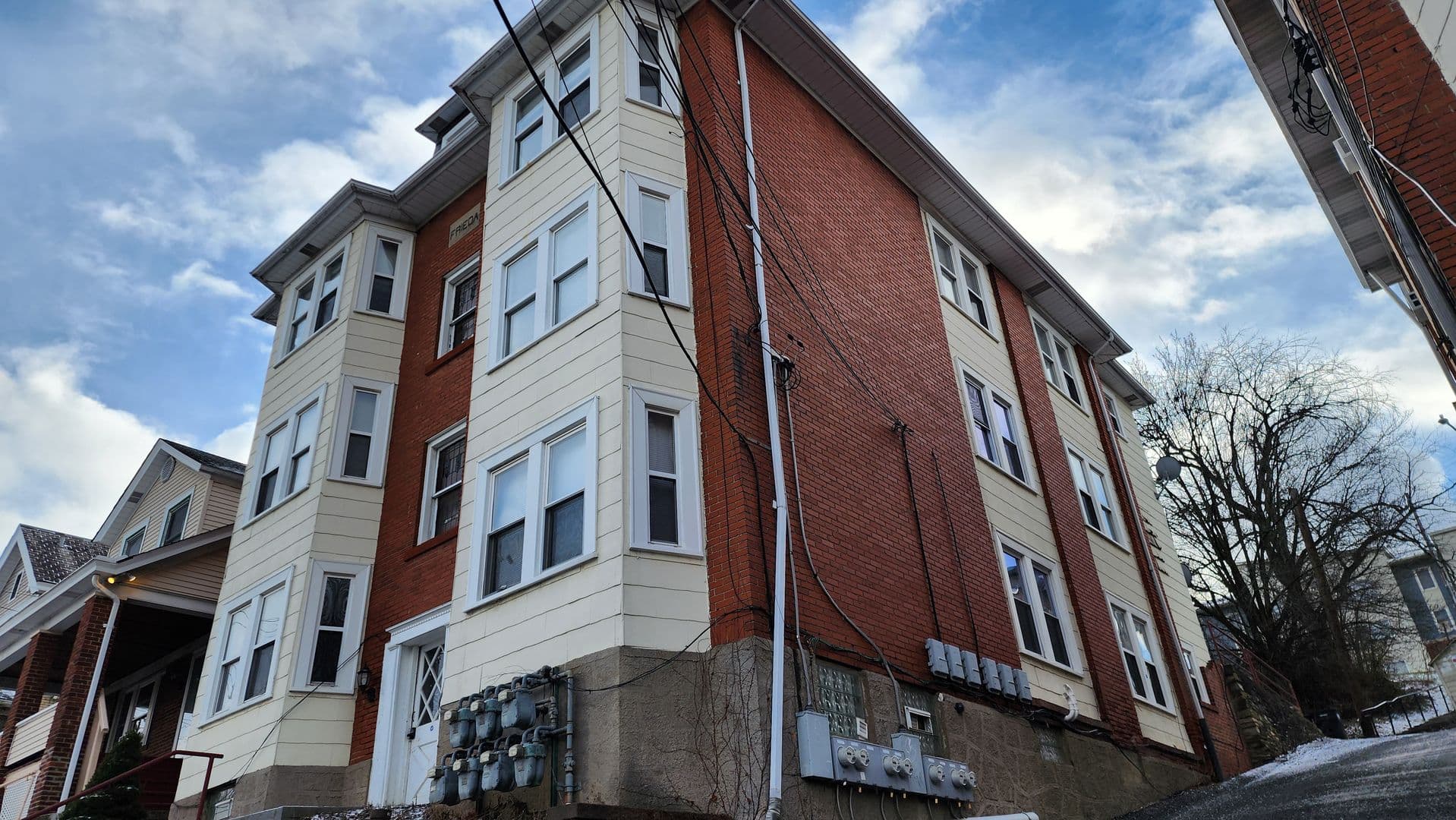 Pittsburgh Apartment: 2918 Clermont Avenue