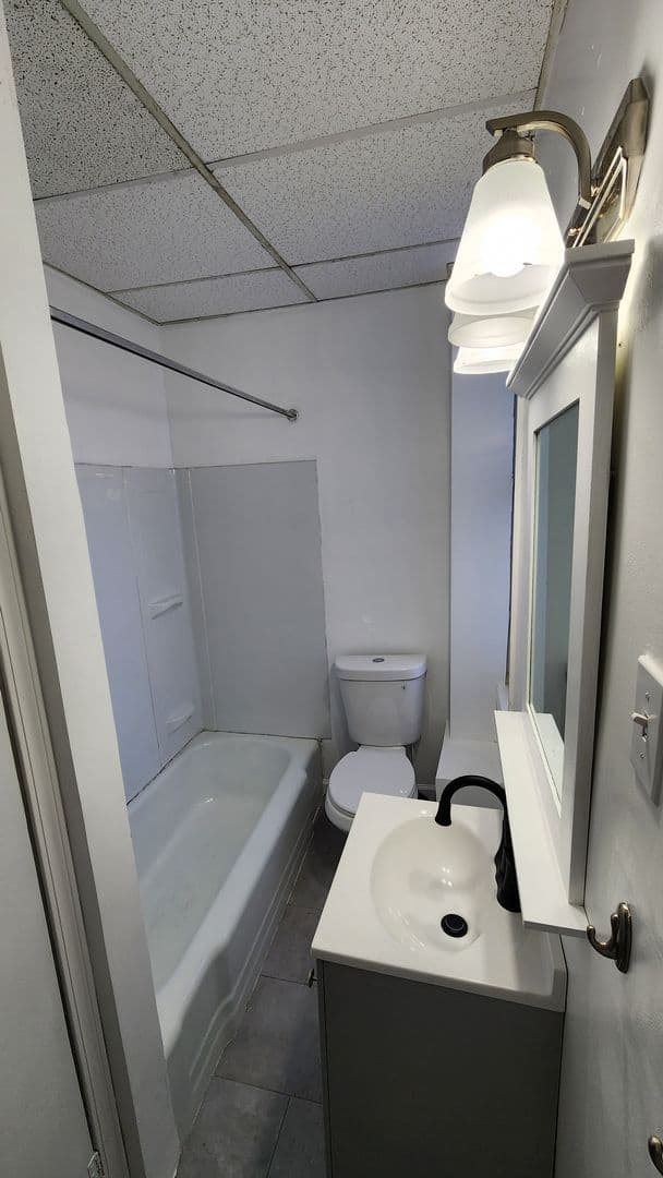 Pittsburgh Apartment: 4600 Friendship Ave