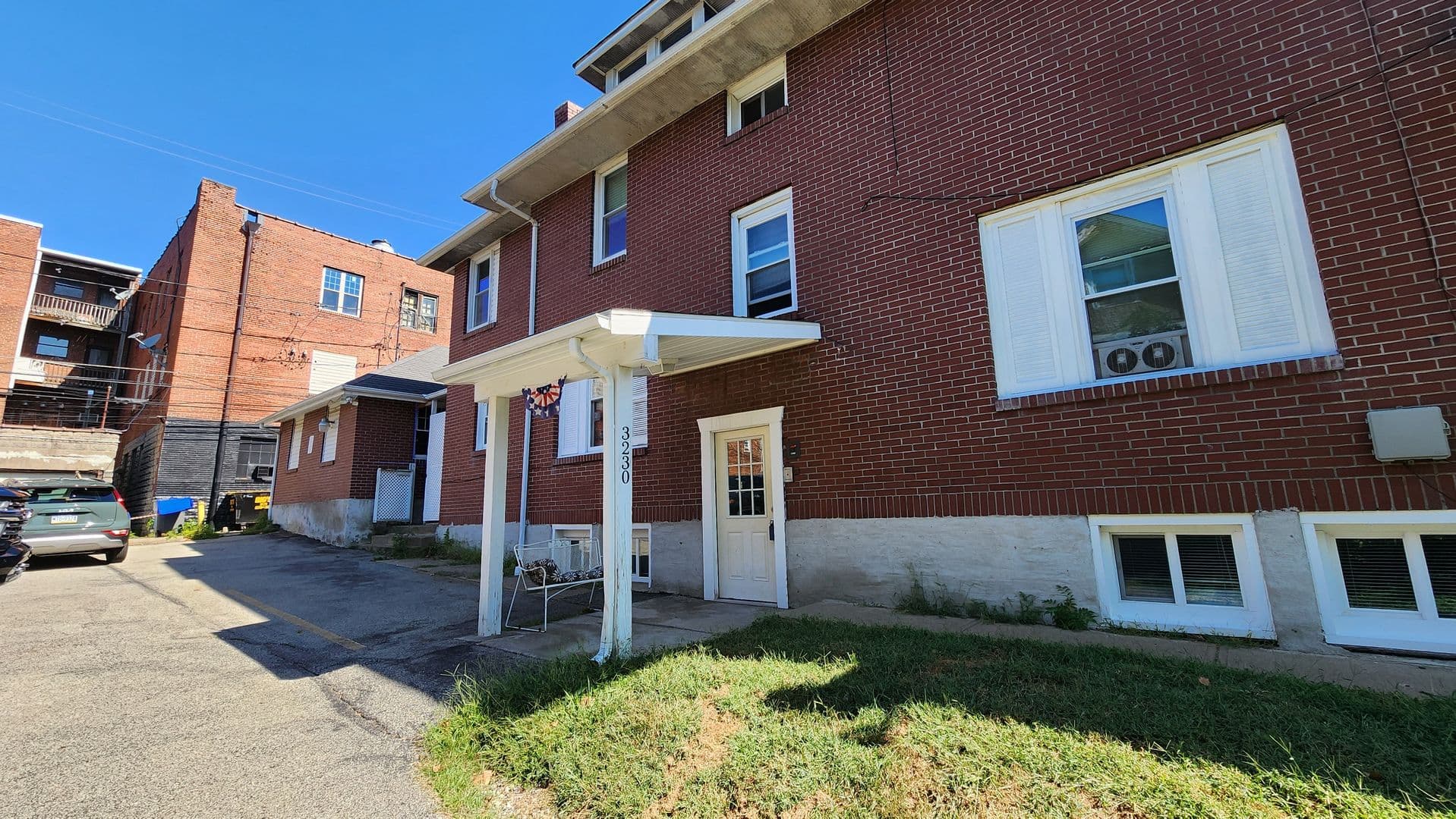 Pittsburgh Apartment: 3230 Wainbell Avenue